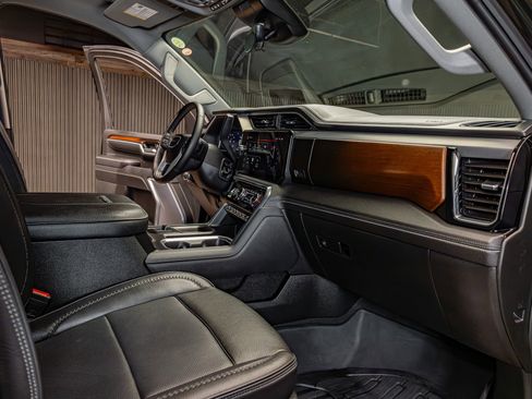 Used 2025 GMC Sierra 3500 Denali w/ Denali Reserve Package image 17