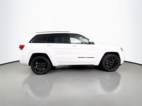 Used 2022 Jeep Grand Cherokee Laredo X AWD/4WD image 8