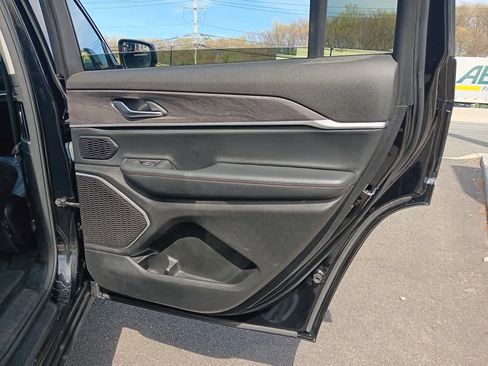 Used 2022 Jeep Grand Cherokee L Limited image 32