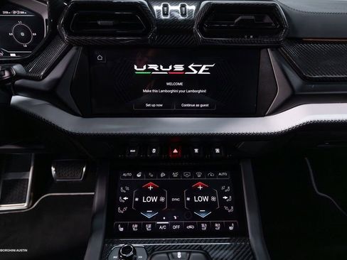 Used 2025 Lamborghini Urus SE AWD/4WD image 32