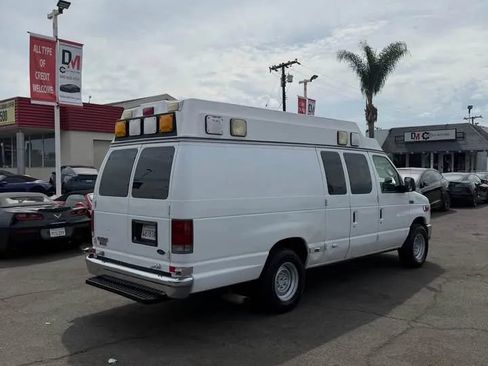Used 2009 Ford E-350 and Econoline 350 Extended Super Duty RWD image 4