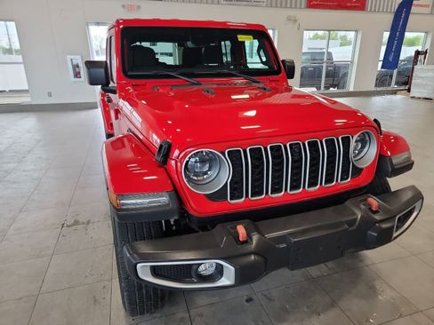 Used 2024 Jeep Wrangler Unlimited Sahara w/ Technology Group AWD/4WD image 4