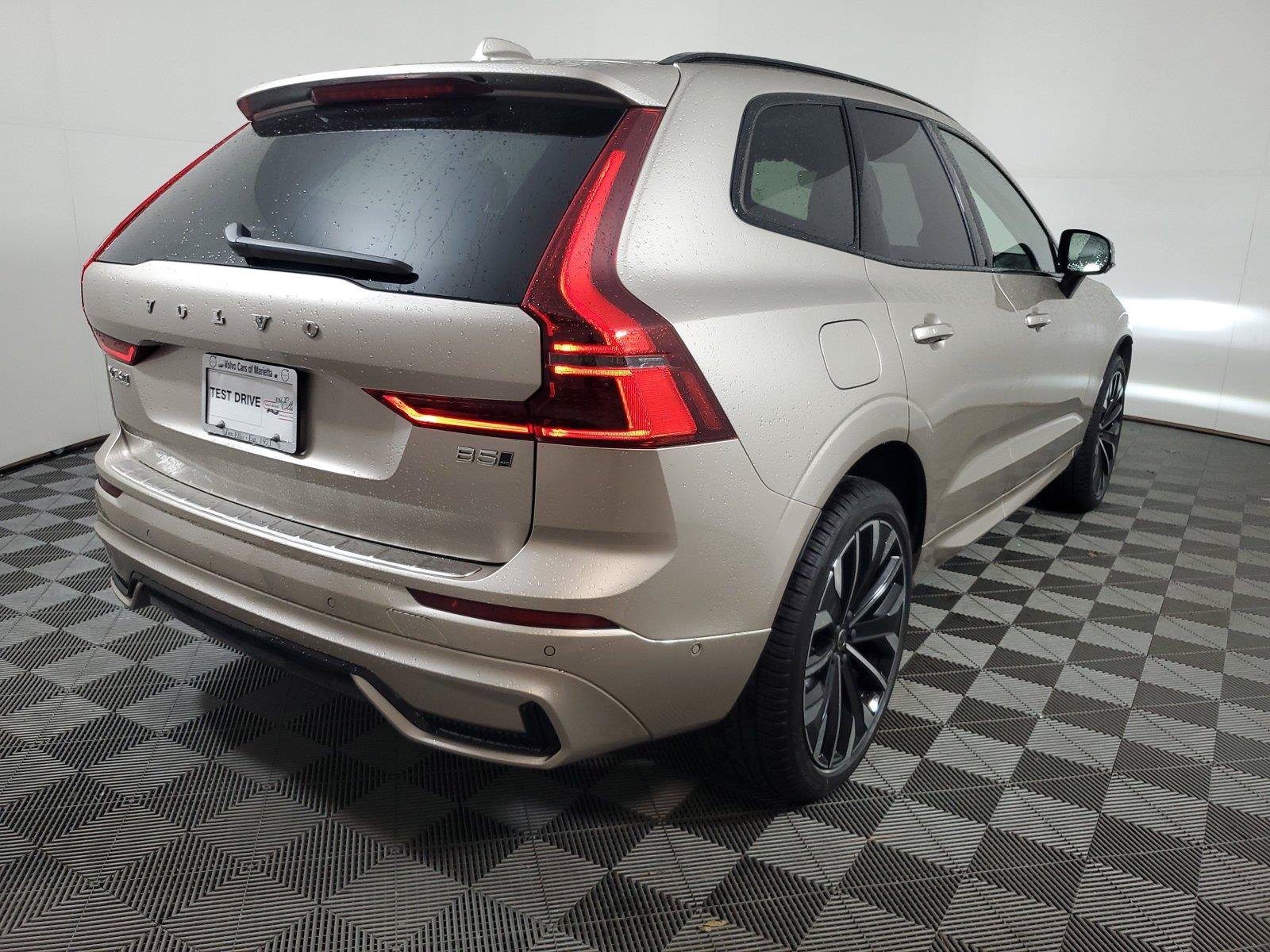 Used 2026 Volvo XC60 B5 Ultra AWD/4WD image 6