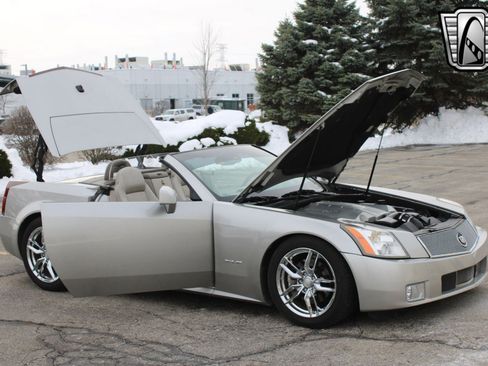 Used 2005 Cadillac XLR image 19