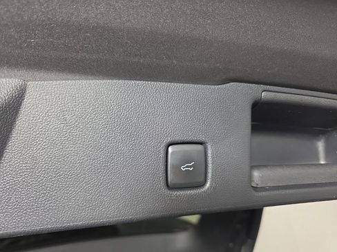 Used 2021 Ford Escape Titanium FWD image 34