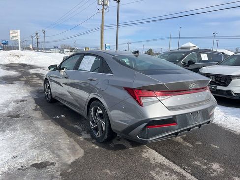 Used 2024 Hyundai Elantra SEL w/ Convenience Package image 3