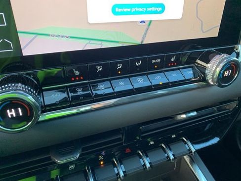 New 2025 GMC Canyon Elevation w/ Convenience Package image 24