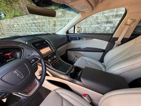 Used 2019 Lincoln Nautilus Select FWD image 19