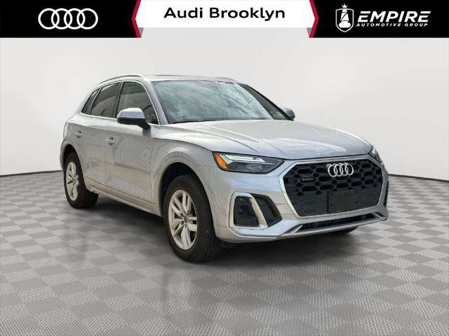 Used 2024 Audi Q5 2.0T Premium w/ Convenience Package AWD/4WD image 1