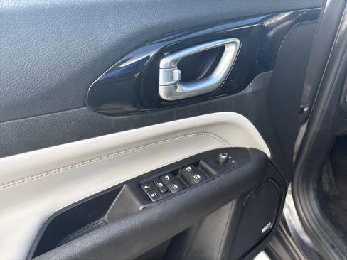 Used 2022 Jeep Compass Limited w/ Sun and Sound Group image 11