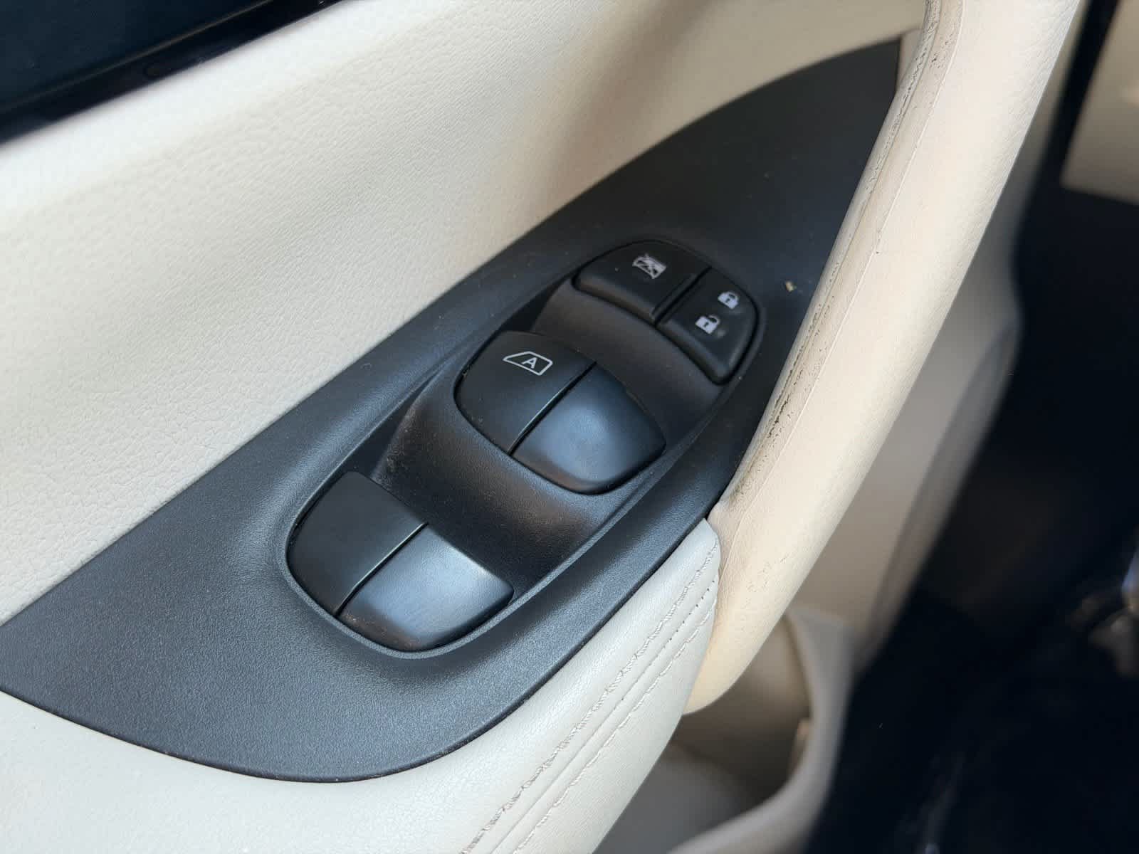 Certified 2022 Nissan Rogue Sport SL FWD image 29