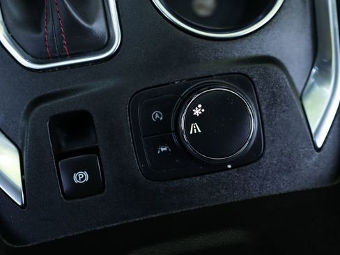 Used 2023 Chevrolet Traverse RS FWD image 19