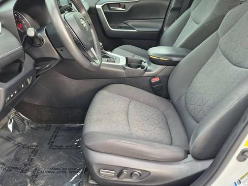 Used 2021 Toyota RAV4 XLE w/ XLE Grade Weather Package AWD/4WD image 19