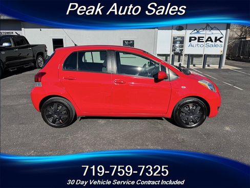 Used 2010 Toyota Yaris 4-Door Hatchback image 8