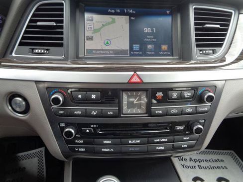 Used 2017 Genesis G80 3.8 RWD image 39
