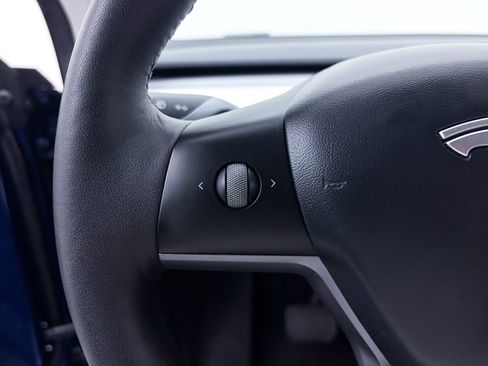 Used 2022 Tesla Model Y Long Range AWD/4WD image 25