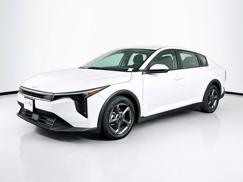Used 2025 Kia K4 LXS image 3