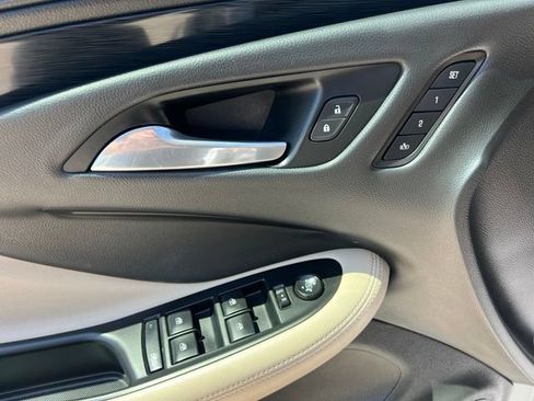Used 2018 Buick Envision Essence AWD/4WD image 27