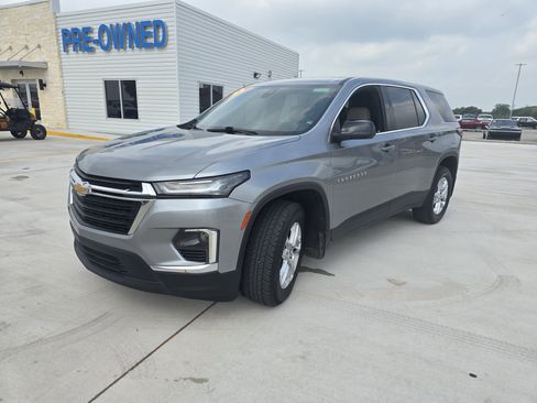 Used 2023 Chevrolet Traverse LS FWD image 7
