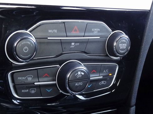 Used 2023 Chrysler 300 Touring image 25