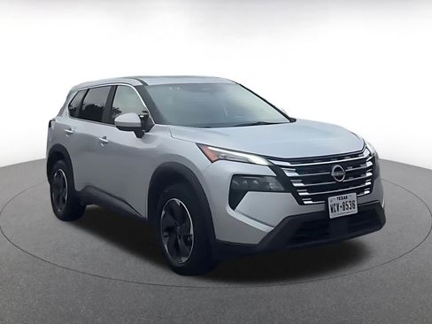 Used 2025 Nissan Rogue SV AWD/4WD image 3