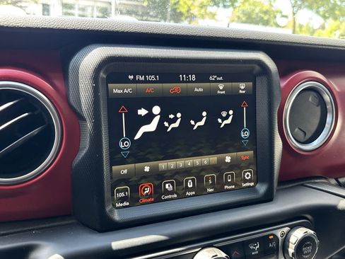 Used 2023 Jeep Wrangler Unlimited Rubicon AWD/4WD image 12