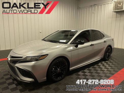 Used 2022 Toyota Camry SE image 1