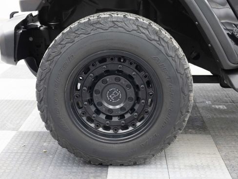 Used 2022 Jeep Gladiator Overland w/ Popular Equipment Package image 16