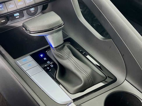 Used 2024 Hyundai Elantra SE image 16