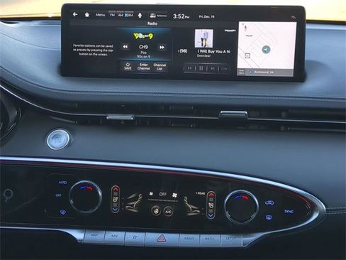 Used 2022 Genesis GV70 3.5T Sport w/ Sport Prestige Package image 17