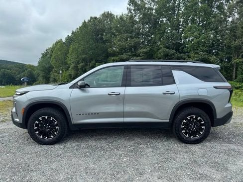 Used 2025 Chevrolet Traverse Z71 AWD/4WD image 4
