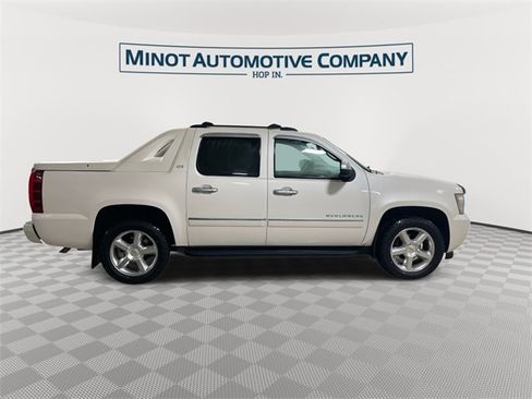 Used 2011 Chevrolet Avalanche LTZ image 9