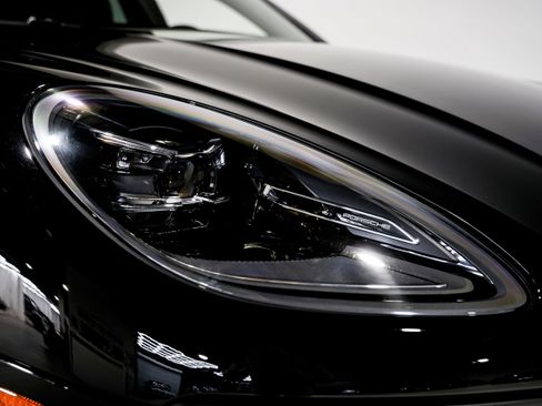 Used 2024 Porsche Macan image 43