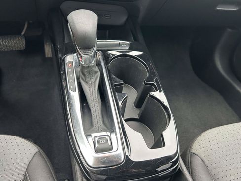 Used 2025 Chevrolet Trax LT FWD image 18