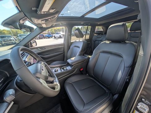 New 2025 Jeep Grand Cherokee Limited image 13