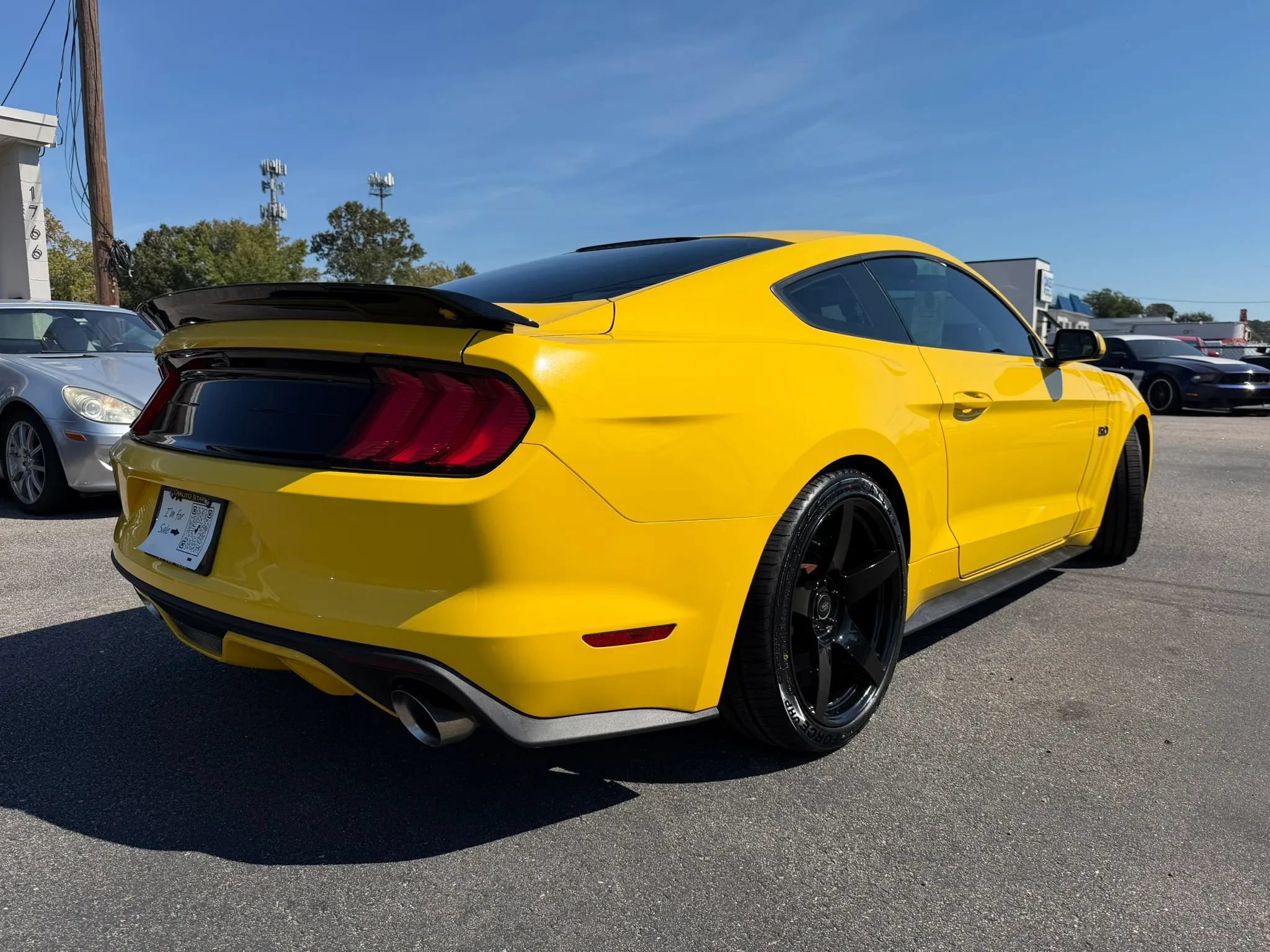 Used 2017 Ford Mustang GT w/ Black Accent Package RWD image 3