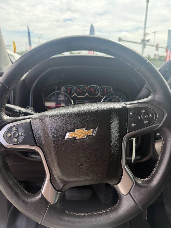 Used 2018 Chevrolet Silverado 1500 LT w/ All Star Edition AWD/4WD image 3