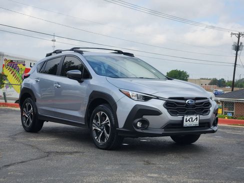 Used 2024 Subaru Crosstrek 2.0i Premium image 3