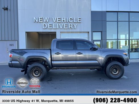 Used 2020 Toyota Tacoma TRD Off-Road w/ TRD Premium Off Road Package AWD/4WD image 10