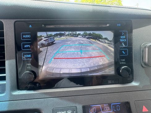 Used 2015 Toyota Sienna XLE w/ XLE Navigation Package FWD image 33