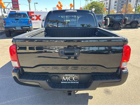 Used 2017 Toyota Tacoma TRD Sport w/ Tow Package image 12