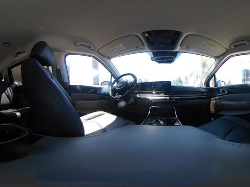Used 2026 Kia Carnival FWD image 45