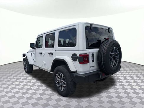Used 2025 Jeep Wrangler Unlimited Sahara AWD/4WD image 5