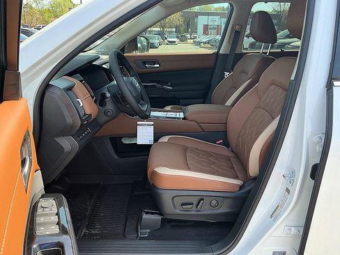 New 2026 Nissan Pathfinder Platinum AWD/4WD image 8