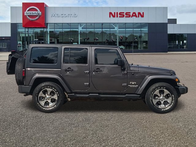 Used 2016 Jeep Wrangler Unlimited Sahara w/ Dual Top Group AWD/4WD image 8
