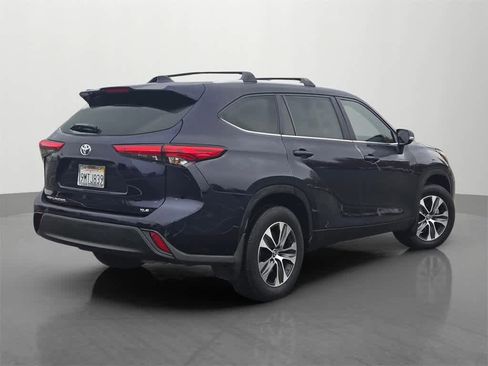 Used 2023 Toyota Highlander XLE image 6