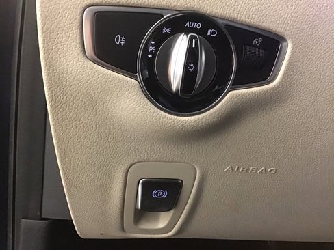 Used 2022 Mercedes-Benz E 350 4MATIC Sedan w/ AMG Line Exterior image 49