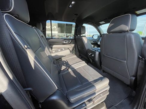 Used 2023 GMC Yukon XL SLT AWD/4WD image 25