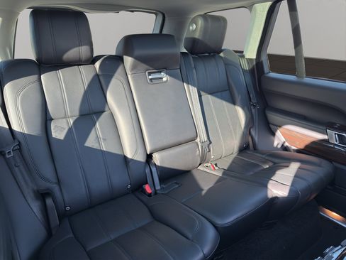 Used 2016 Land Rover Range Rover HSE image 19