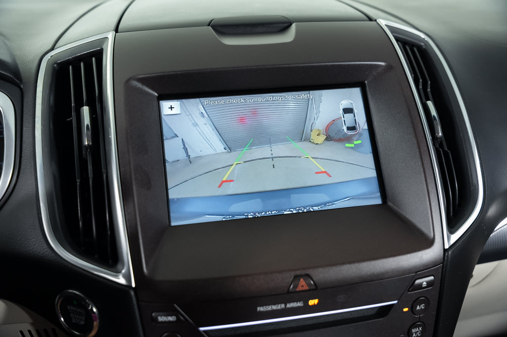 Used 2018 Ford Edge Titanium w/ Equipment Group 301A FWD image 32